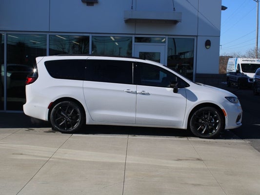 2024 Chrysler Pacifica Touring L in Albany, NY - Goldstein Auto Group