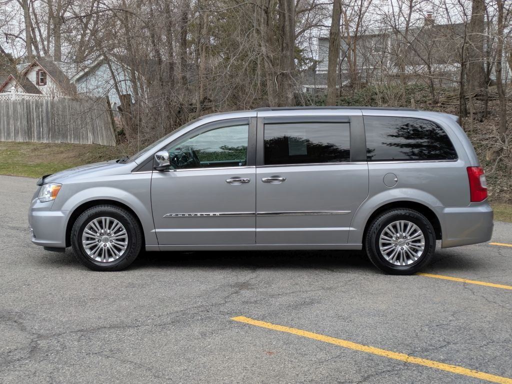 2016 Chrysler Town & Country Touring-L Anniversary Edition