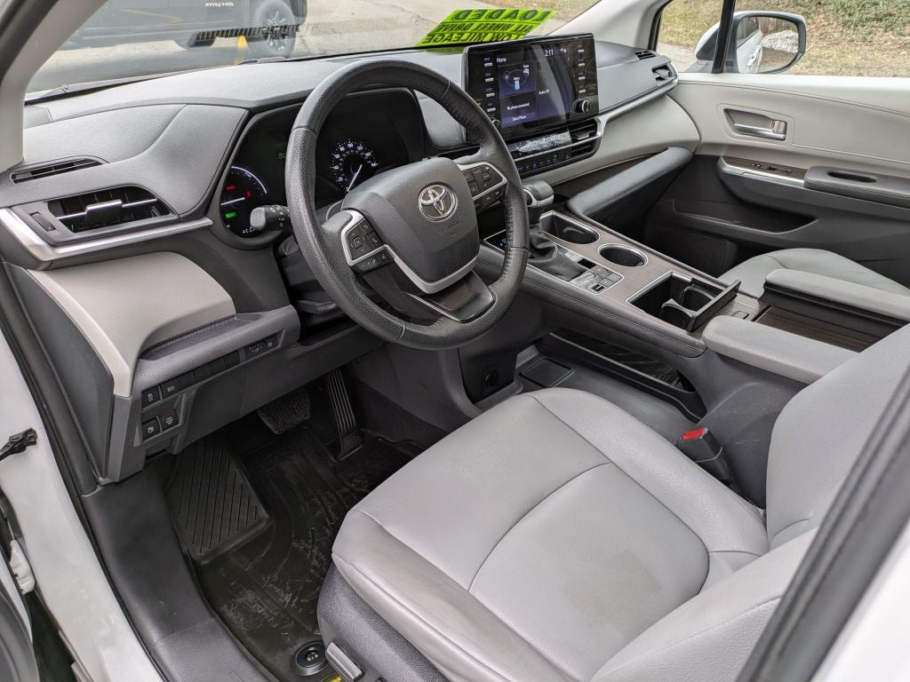 2023 Toyota Sienna XLE