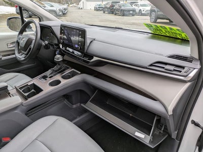 2023 Toyota Sienna XLE