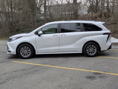 2023 Toyota Sienna XLE