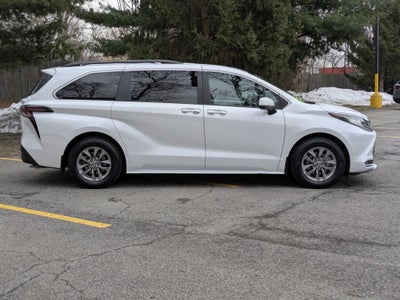 2023 Toyota Sienna XLE