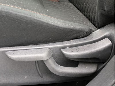 2022 Nissan Kicks SR