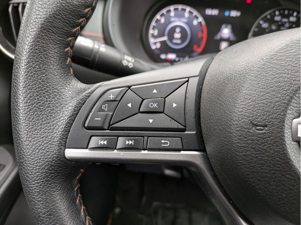 2022 Nissan Kicks SR