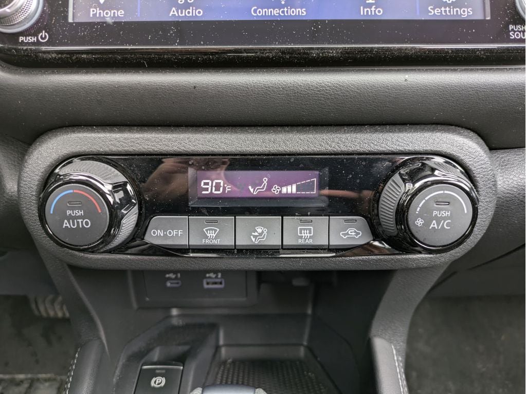 2022 Nissan Kicks SR