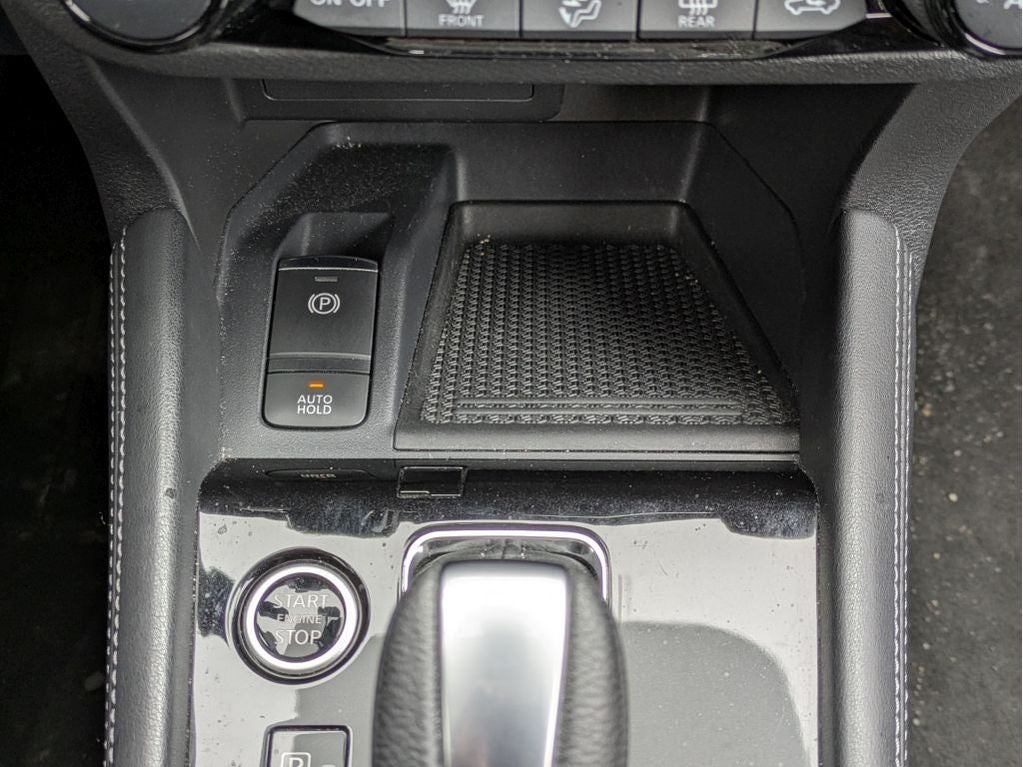 2022 Nissan Kicks SR