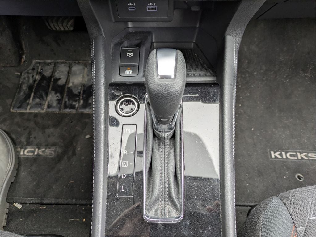 2022 Nissan Kicks SR
