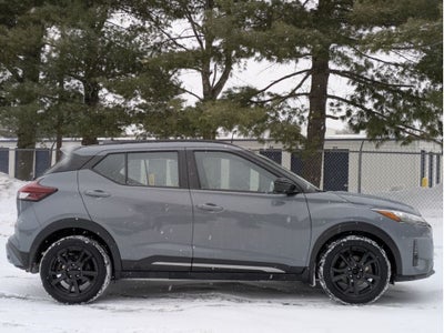 2022 Nissan Kicks SR