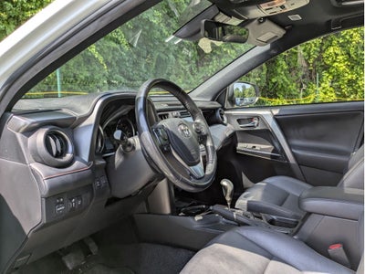 2017 Toyota RAV4 SE