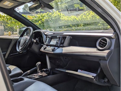 2017 Toyota RAV4 SE