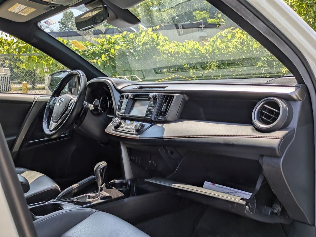 2017 Toyota RAV4 SE