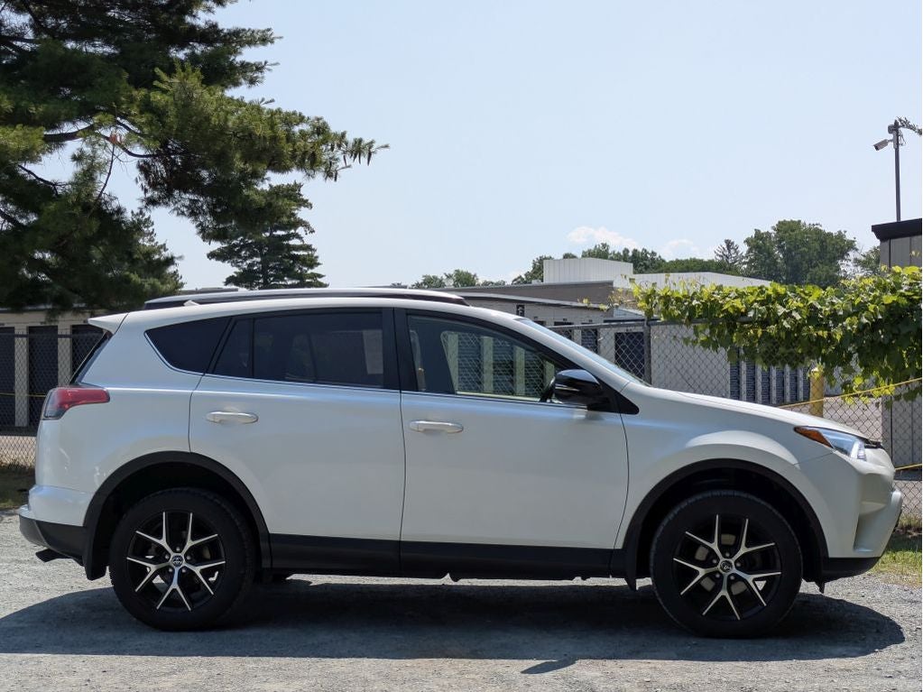 2017 Toyota RAV4 SE