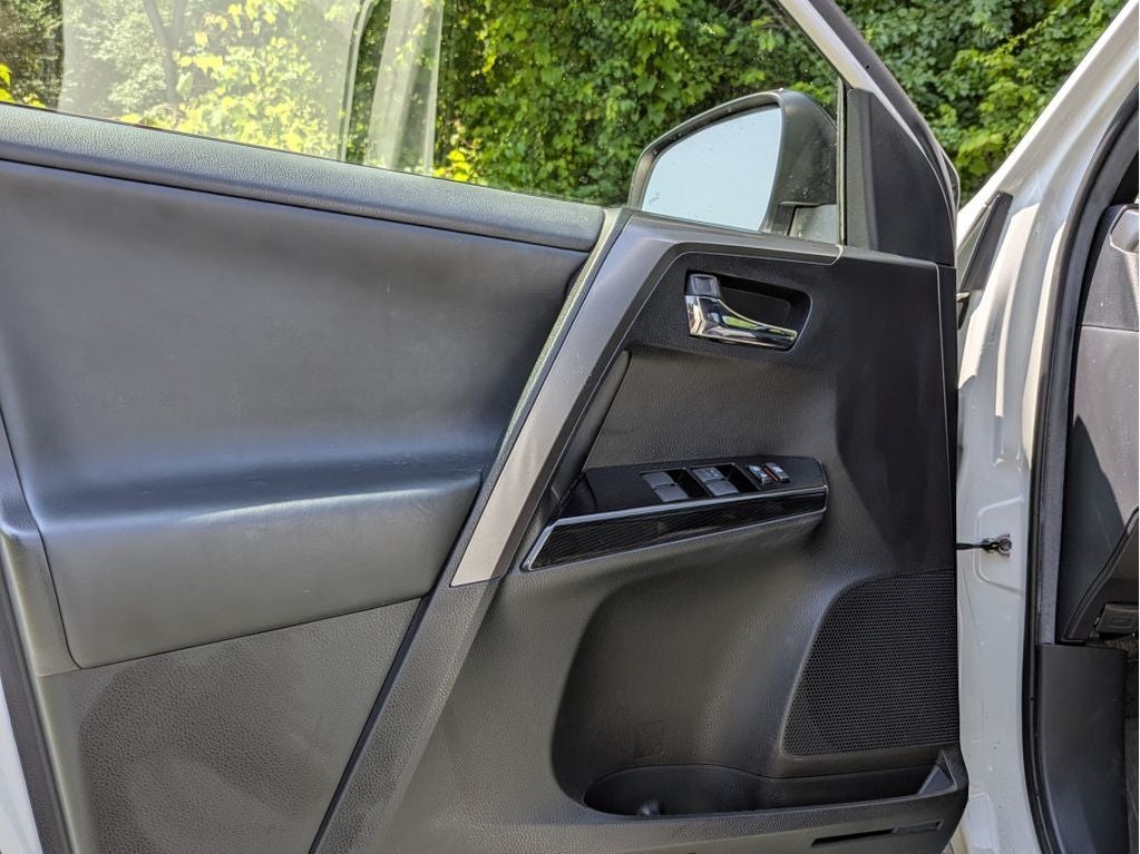 2017 Toyota RAV4 SE
