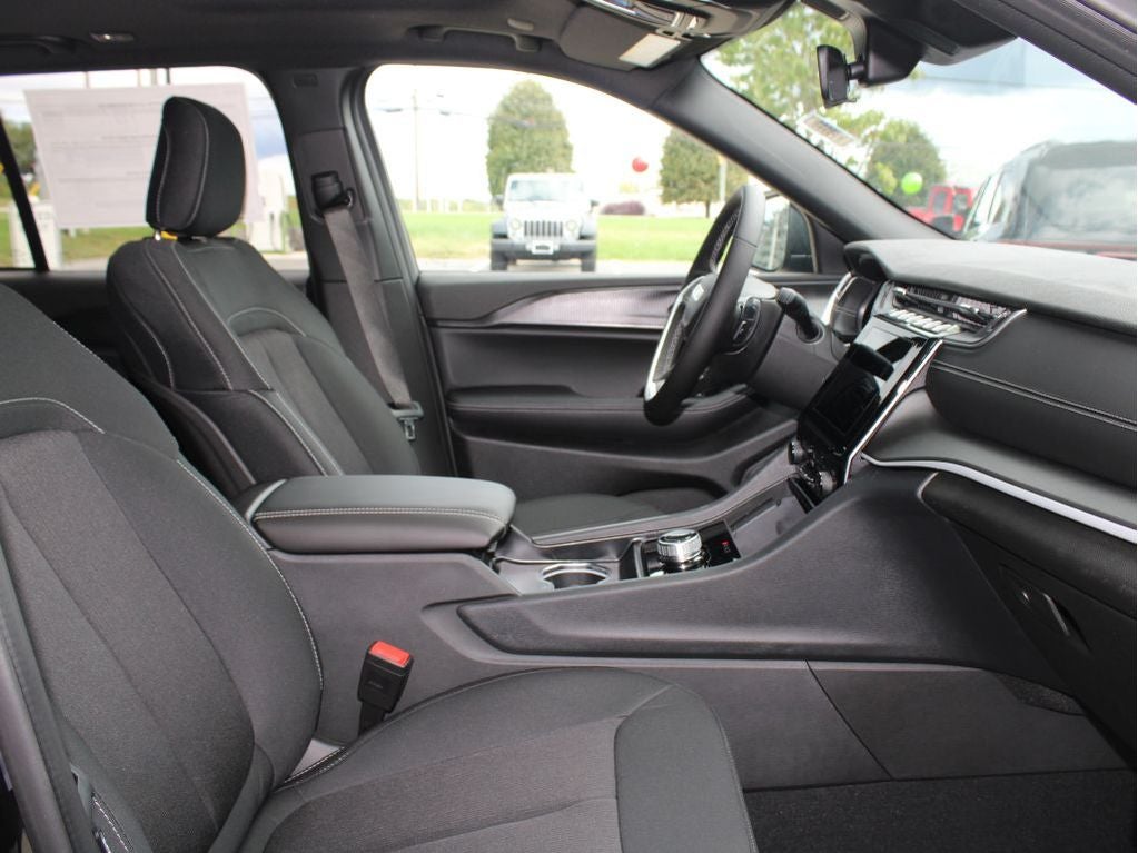 2025 Jeep Grand Cherokee Laredo X