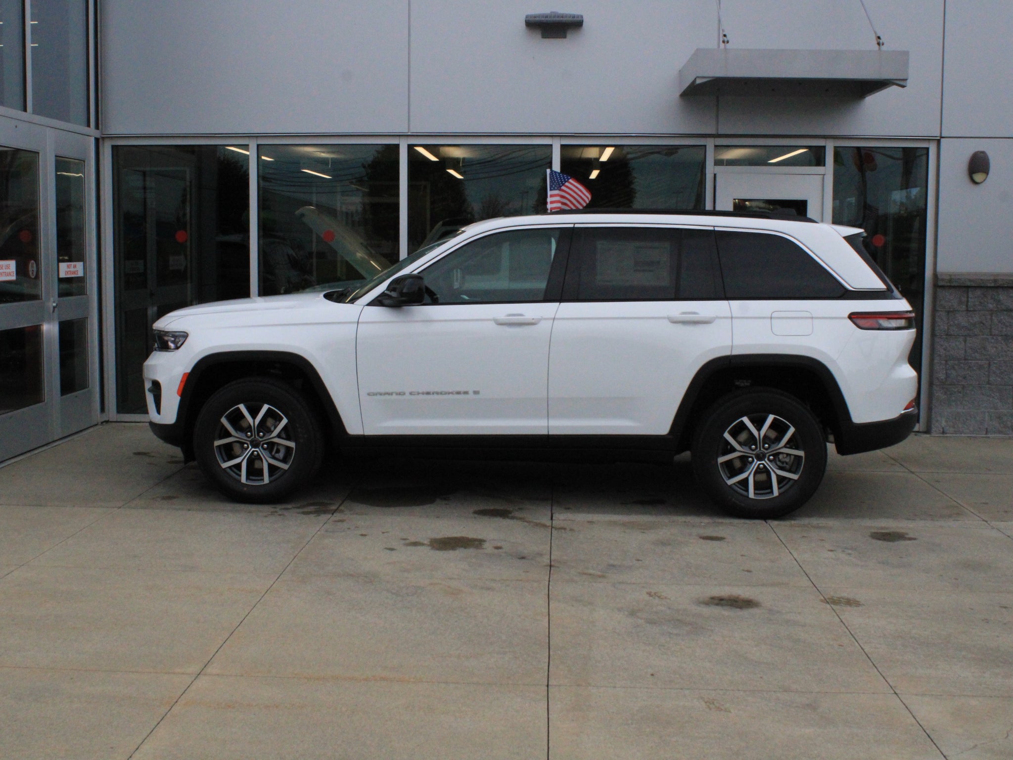 2027 Jeep Grand Cherokee Laredo X