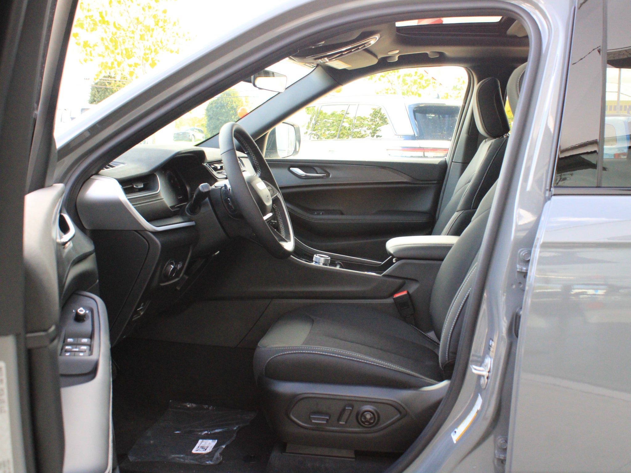 2027 Jeep Grand Cherokee Laredo X