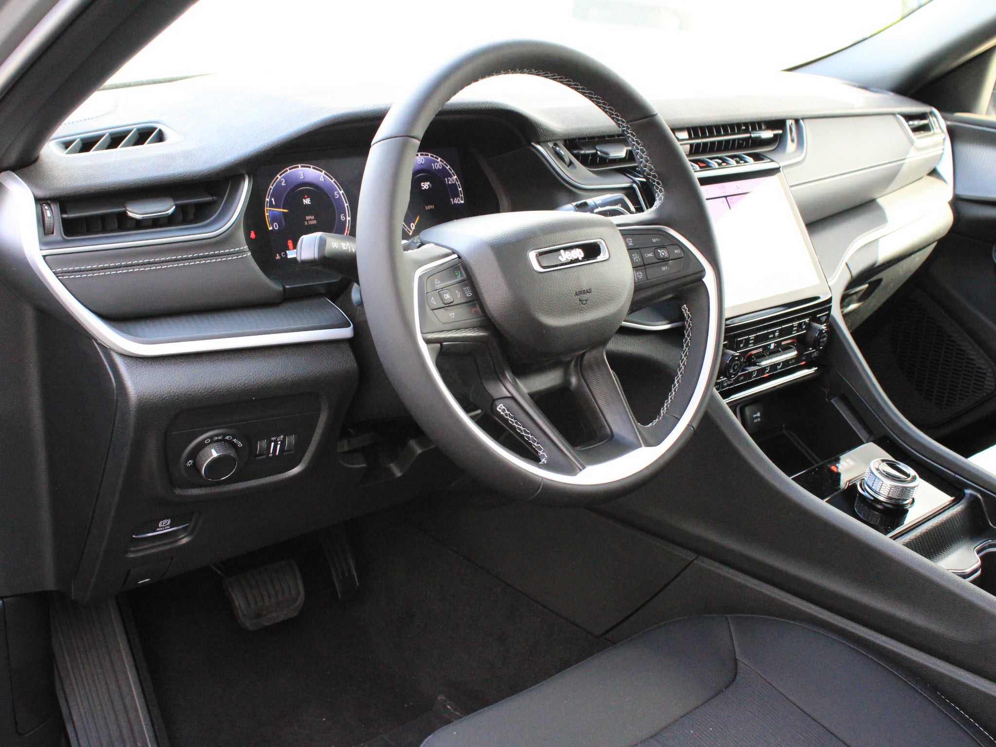 2027 Jeep Grand Cherokee Laredo X