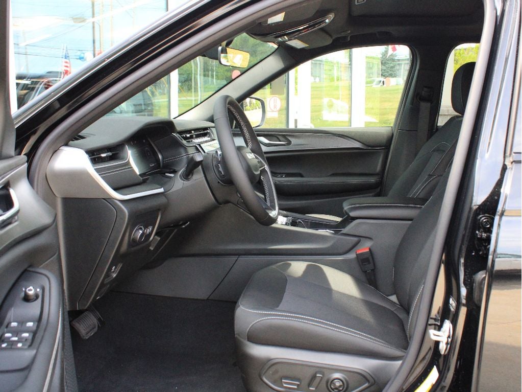 2026 Jeep Grand Cherokee Laredo X