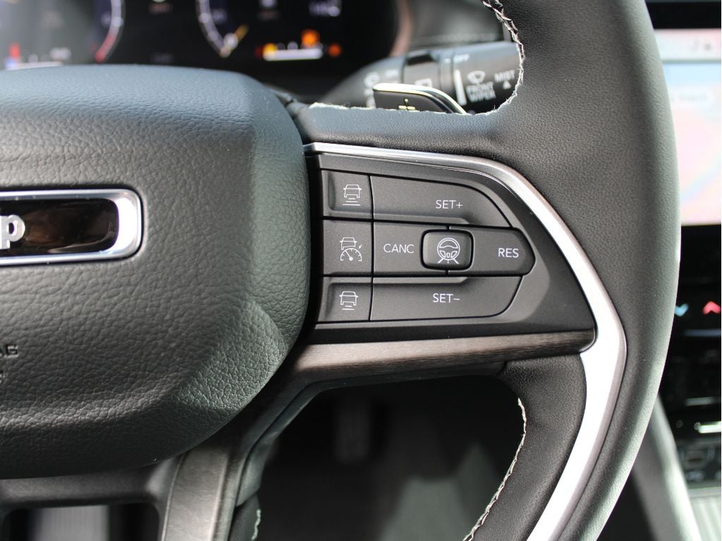 2026 Jeep Grand Cherokee Laredo Altitude