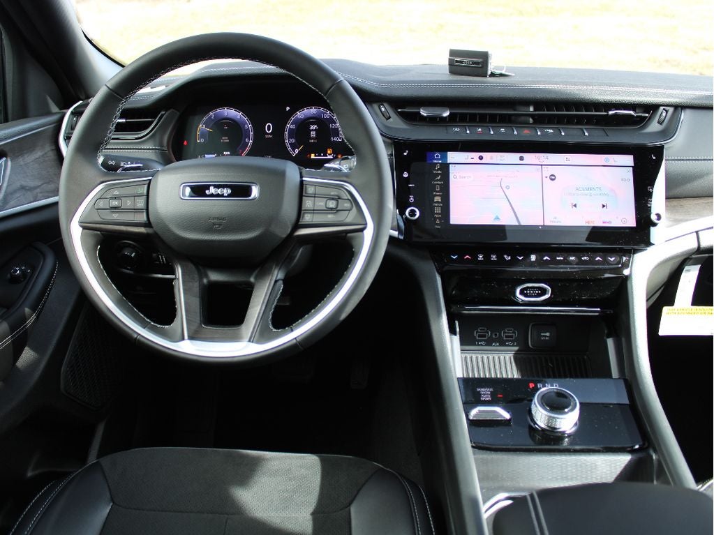 2026 Jeep Grand Cherokee Laredo Altitude