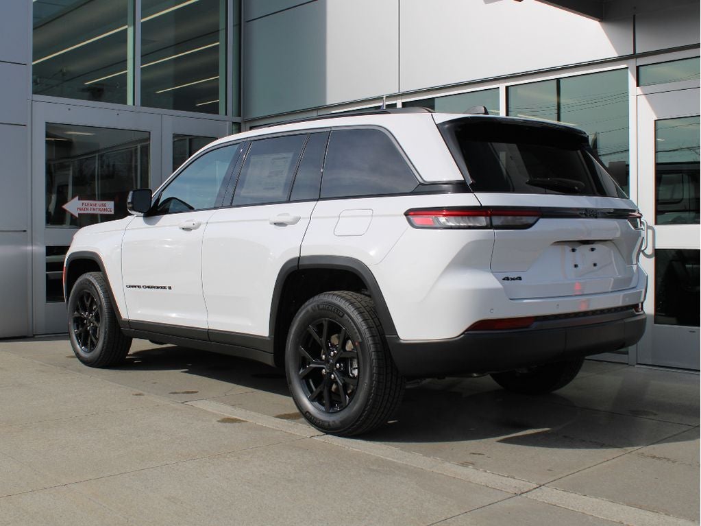 2026 Jeep Grand Cherokee Laredo Altitude