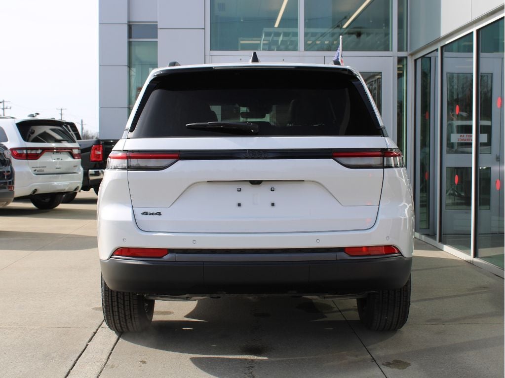 2026 Jeep Grand Cherokee Laredo Altitude