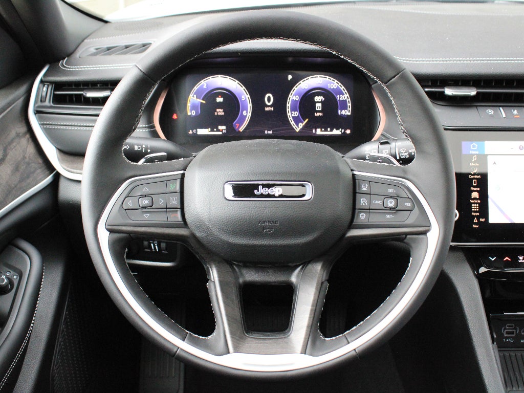 2026 Jeep Grand Cherokee Laredo Altitude