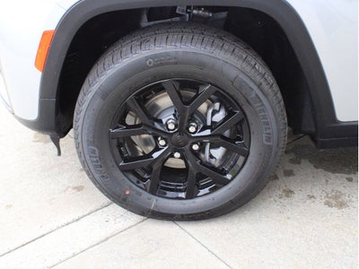 2026 Jeep Grand Cherokee Laredo Altitude
