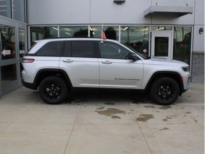 2026 Jeep Grand Cherokee Laredo Altitude