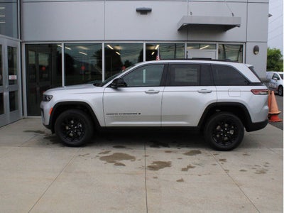 2026 Jeep Grand Cherokee Laredo Altitude