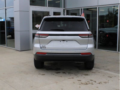 2026 Jeep Grand Cherokee Laredo Altitude