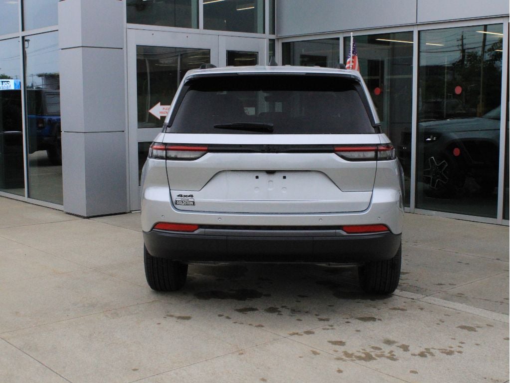 2026 Jeep Grand Cherokee Laredo Altitude