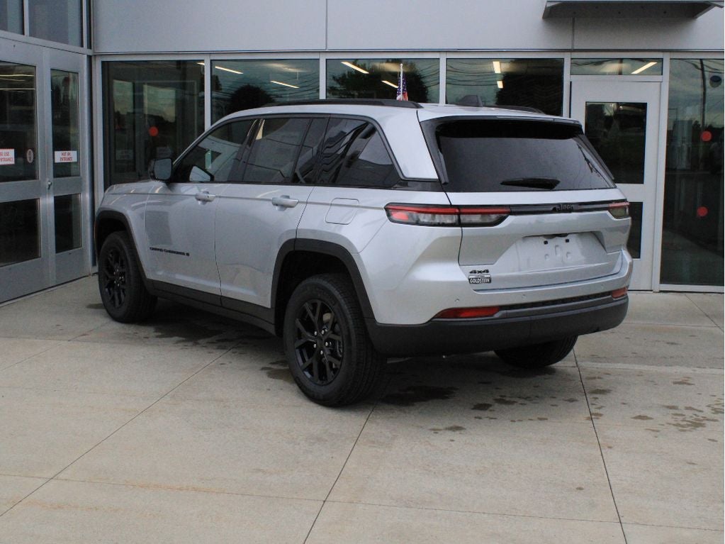 2026 Jeep Grand Cherokee Laredo Altitude