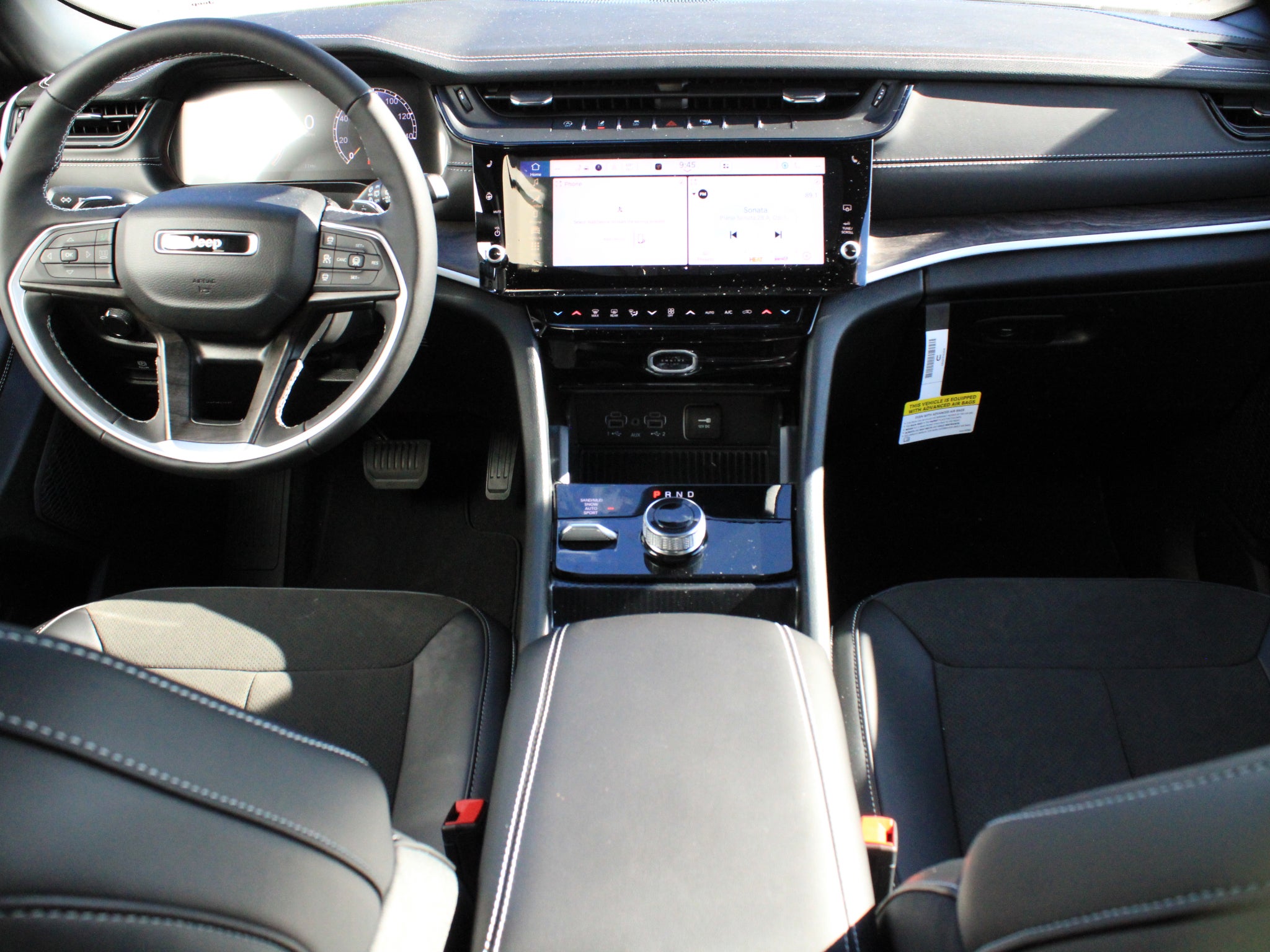 2027 Jeep Grand Cherokee Laredo Altitude