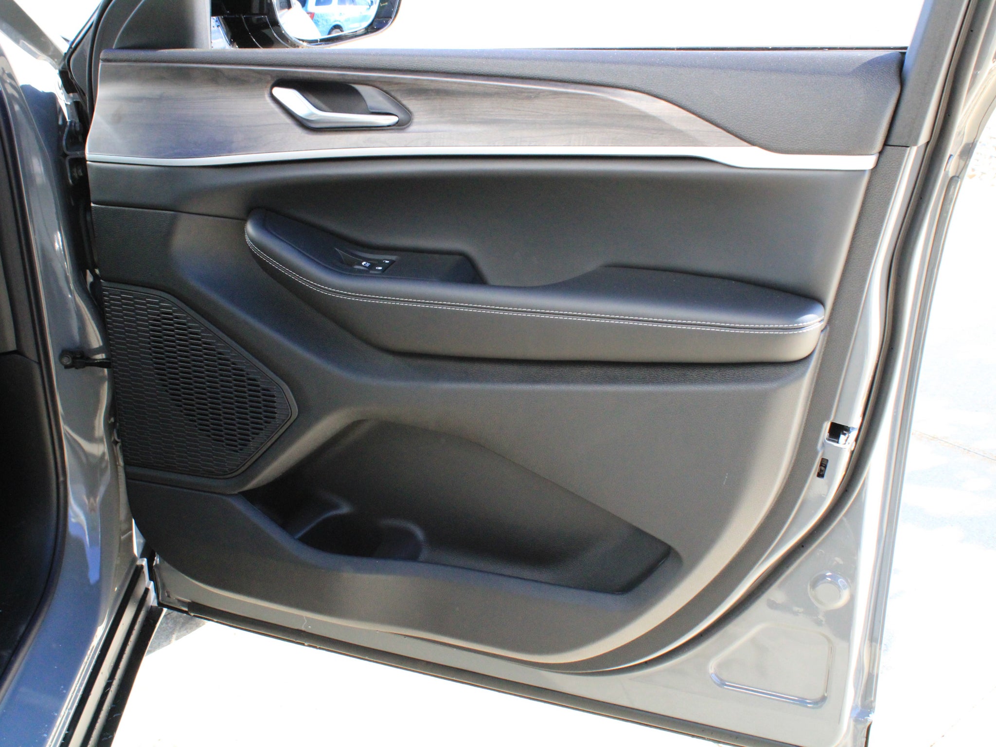 2027 Jeep Grand Cherokee Laredo Altitude