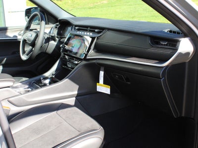 2027 Jeep Grand Cherokee Laredo Altitude