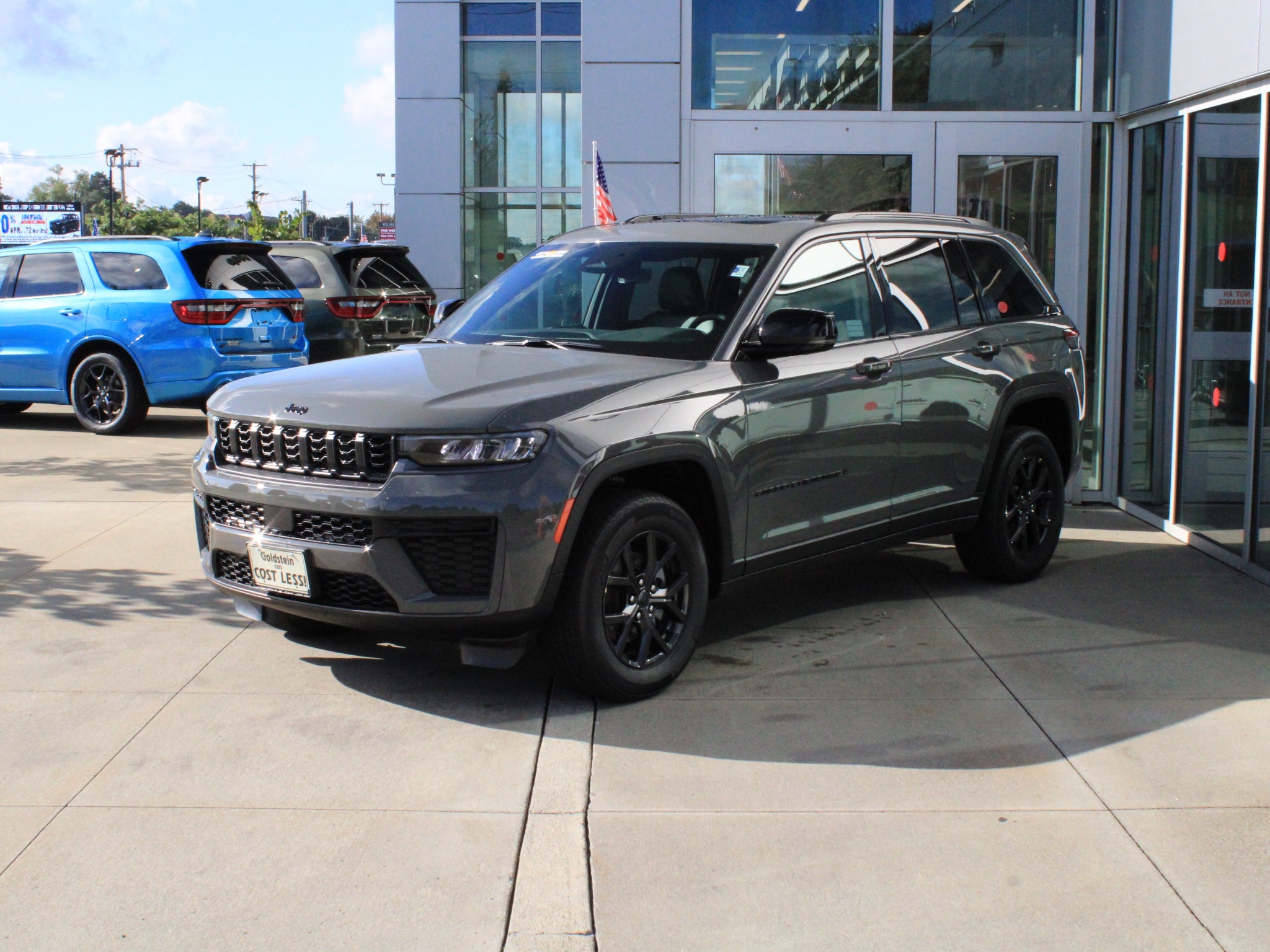 2027 Jeep Grand Cherokee Laredo Altitude
