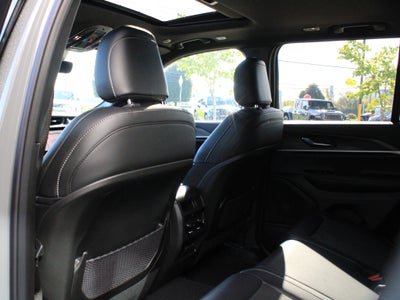 2027 Jeep Grand Cherokee Laredo Altitude