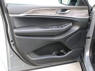 2027 Jeep Grand Cherokee Laredo Altitude