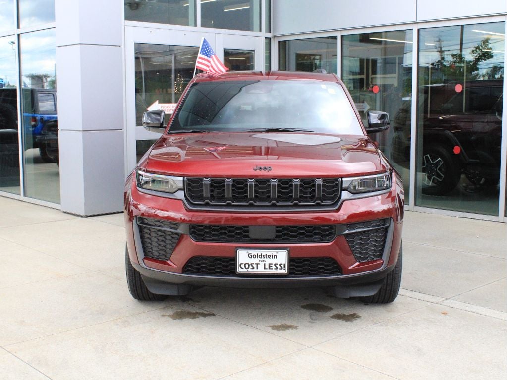 2026 Jeep Grand Cherokee Laredo Altitude