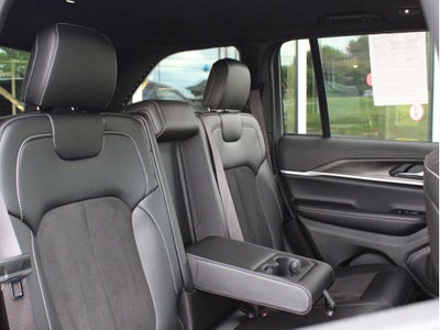 2026 Jeep Grand Cherokee Laredo Altitude