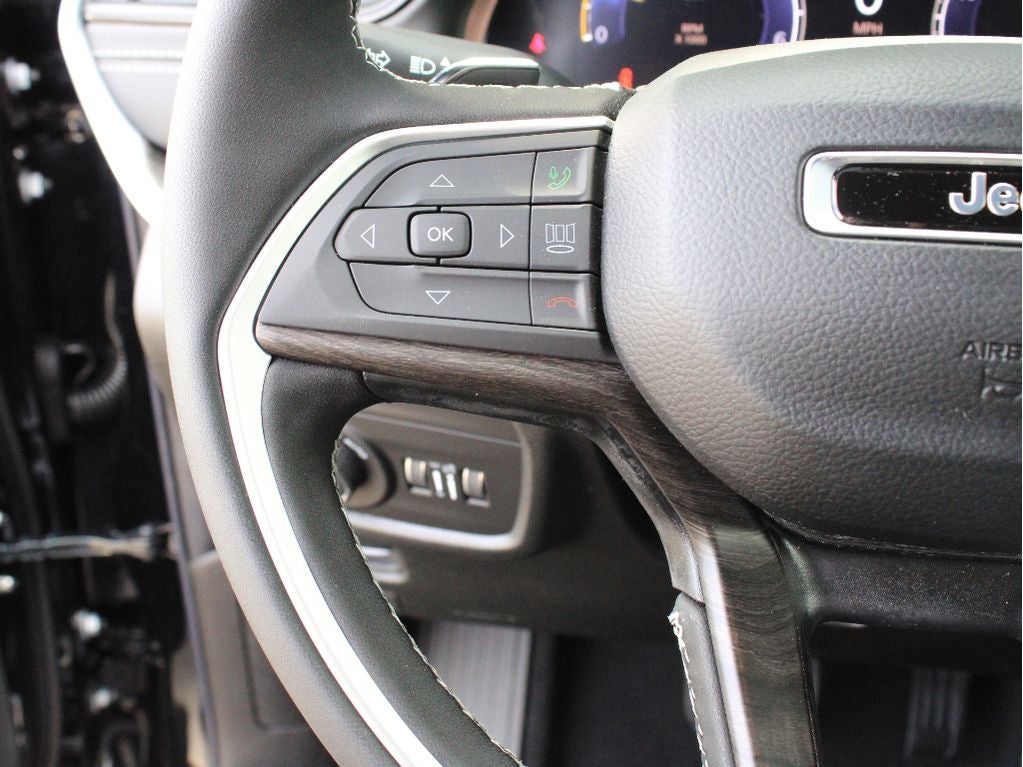 2026 Jeep Grand Cherokee Laredo Altitude