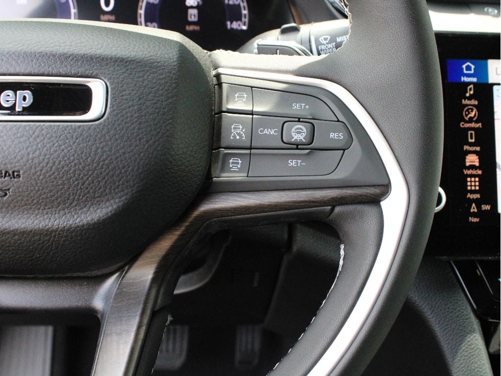 2026 Jeep Grand Cherokee Laredo Altitude