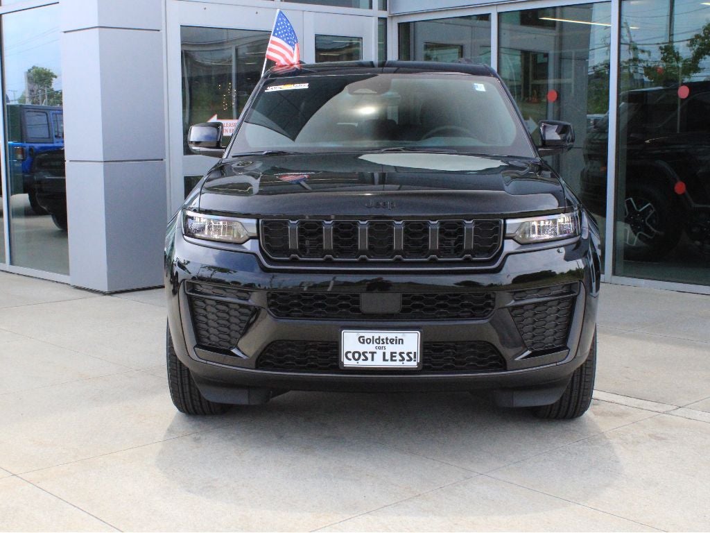 2026 Jeep Grand Cherokee Laredo Altitude