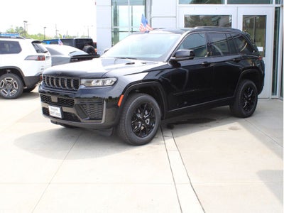 2026 Jeep Grand Cherokee Laredo Altitude