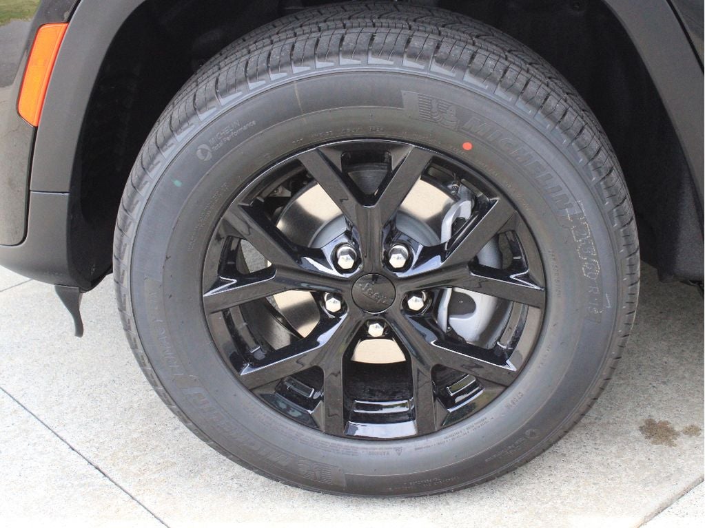 2026 Jeep Grand Cherokee Laredo Altitude