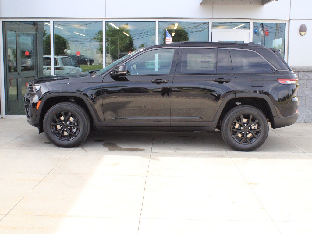 2026 Jeep Grand Cherokee Laredo Altitude