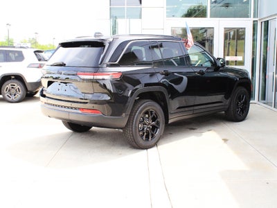 2026 Jeep Grand Cherokee Laredo Altitude