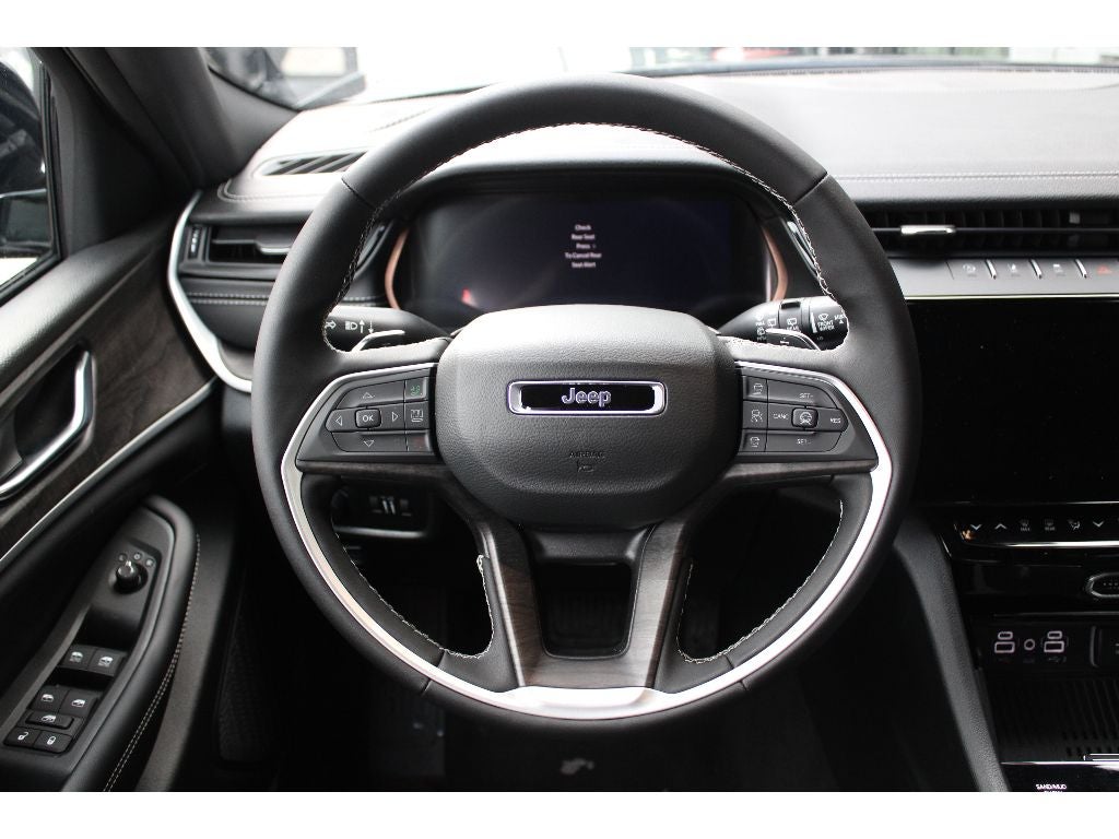 2026 Jeep Grand Cherokee Laredo Altitude