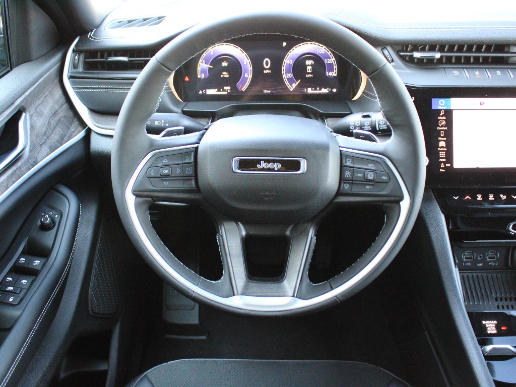 2026 Jeep Grand Cherokee Laredo Altitude